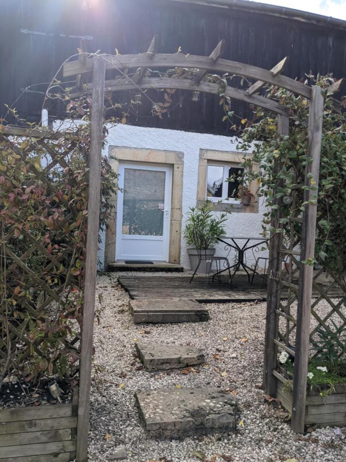 Les Gites De Cour Remond Villers-la-Faye Exteriör bild